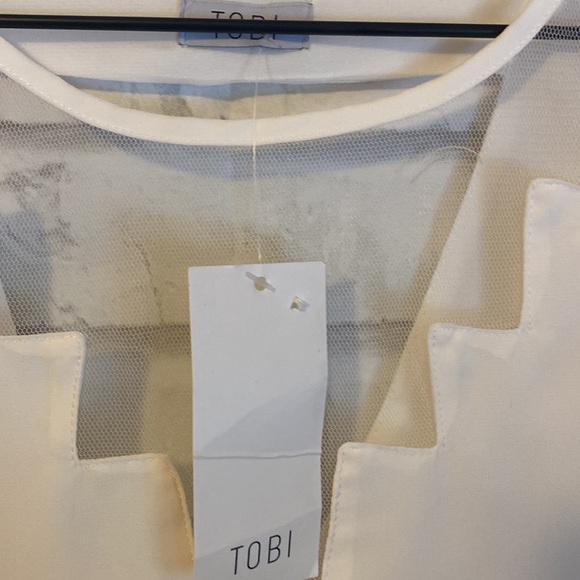 NWT Tobi white mesh cut out sleeveless blouse - Picture 3 of 4